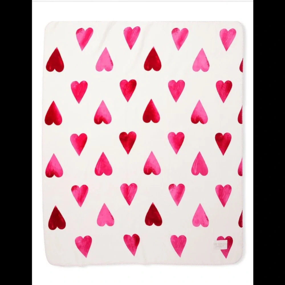 Victoria’s Secret Cozy Plush Fleece Heart Blanket NWT